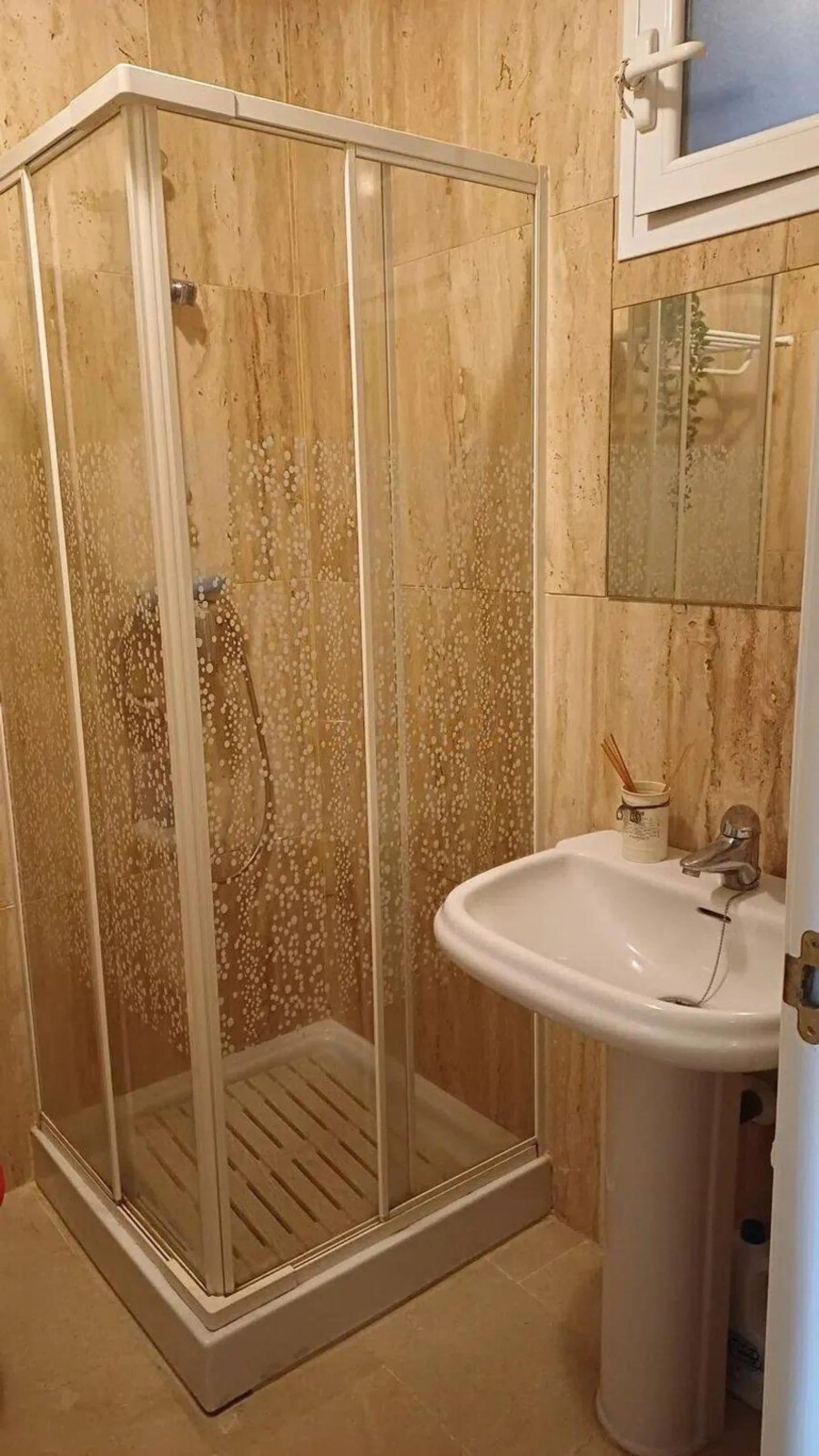Apartment - Ground Floor Apartment в продаже в Marbella, Málaga. В доме 2 спален и 2 ванных комнат. Площадь дома 100 м²