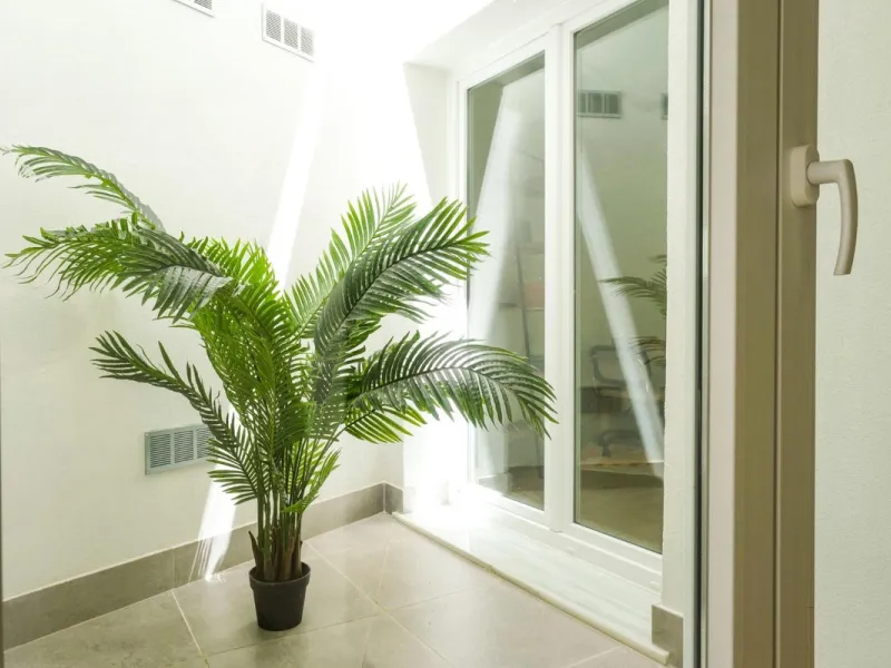 Located in a quiet and peaceful residential area in the east of Málaga, this exclusive property is ideal for those seeking a relaxed environment without giving up proximity to the city center. Monte Sancha stands out for its residential character, serene 