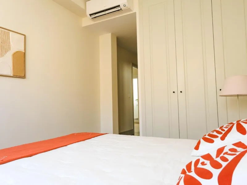 Located in a quiet and peaceful residential area in the east of Málaga, this exclusive property is ideal for those seeking a relaxed environment without giving up proximity to the city center. Monte Sancha stands out for its residential character, serene 