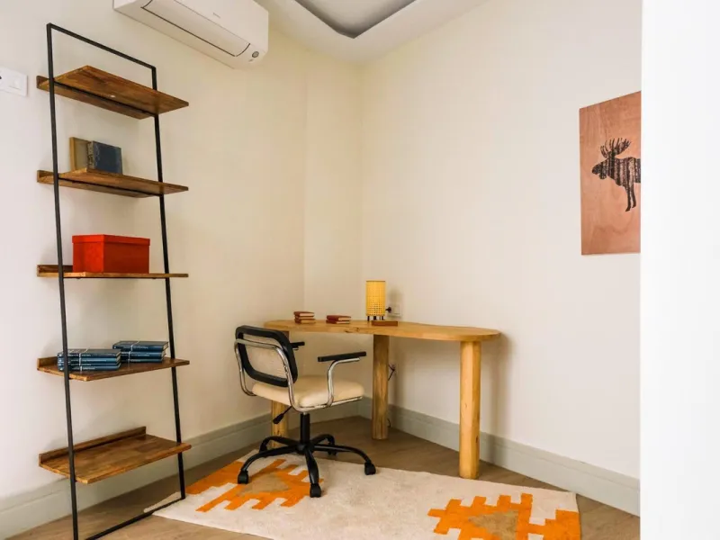 Located in a quiet and peaceful residential area in the east of Málaga, this exclusive property is ideal for those seeking a relaxed environment without giving up proximity to the city center. Monte Sancha stands out for its residential character, serene 