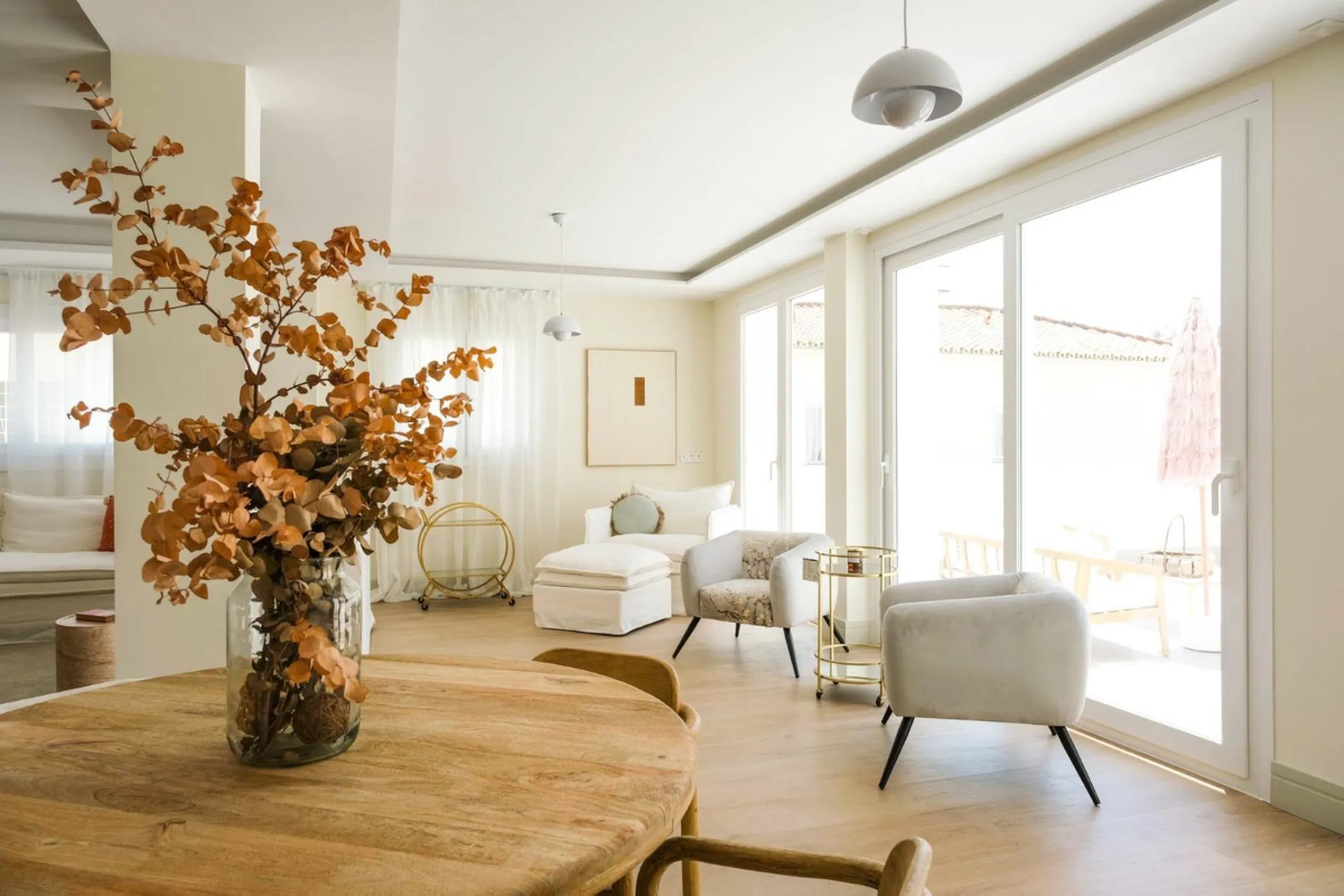 Located in a quiet and peaceful residential area in the east of Málaga, this exclusive property is ideal for those seeking a relaxed environment without giving up proximity to the city center. Monte Sancha stands out for its residential character, serene 