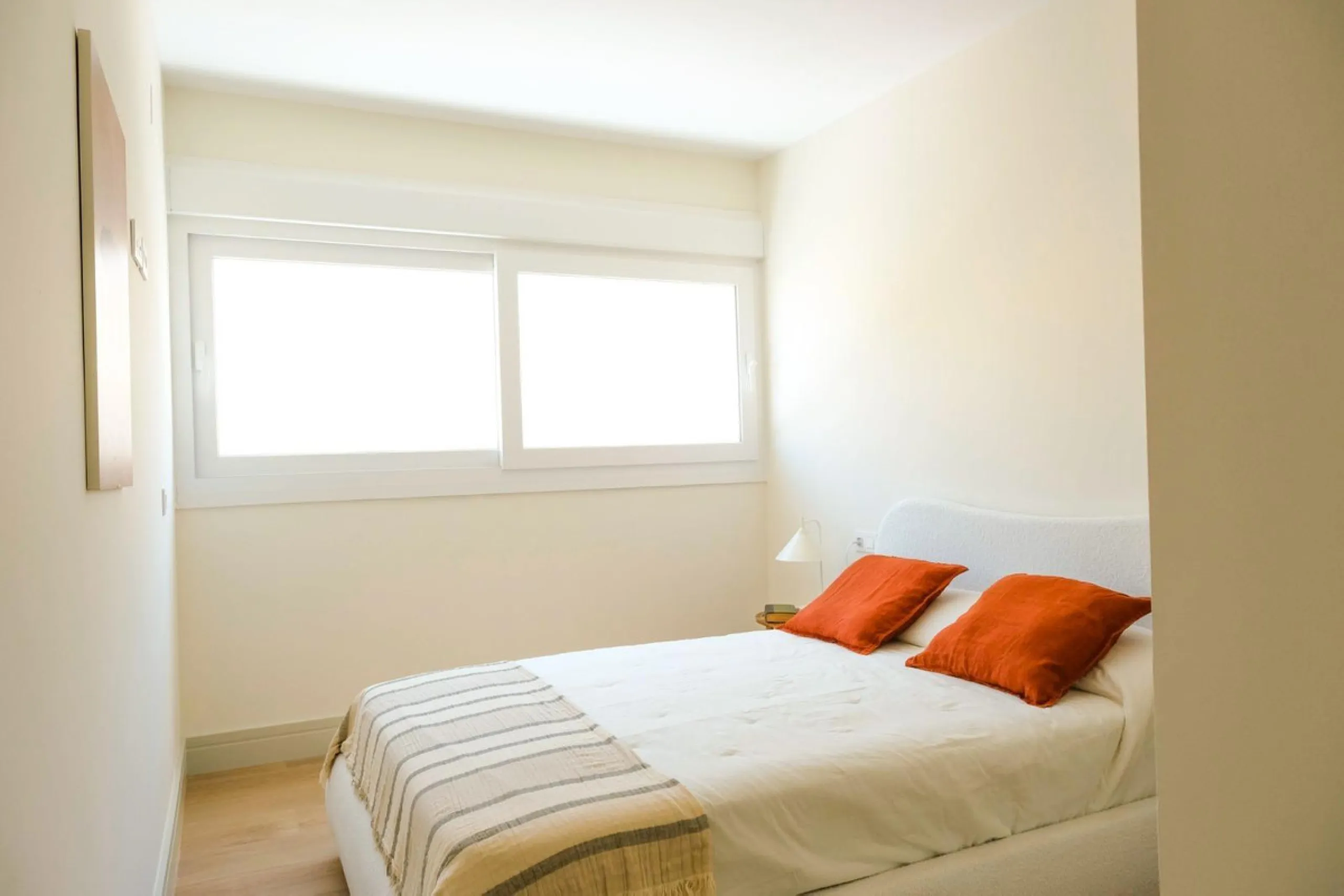Located in a quiet and peaceful residential area in the east of Málaga, this exclusive property is ideal for those seeking a relaxed environment without giving up proximity to the city center. Monte Sancha stands out for its residential character, serene 