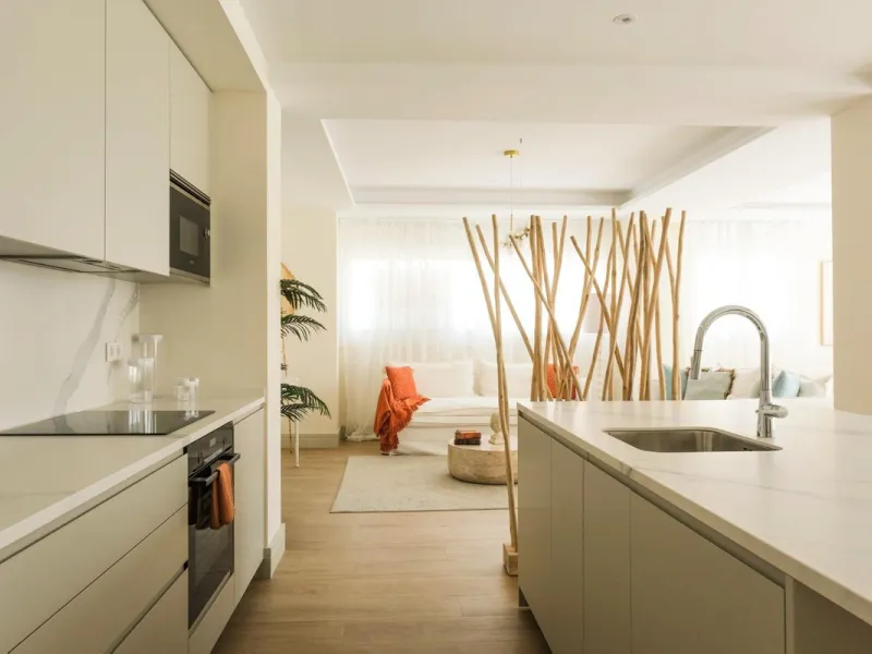 Located in a quiet and peaceful residential area in the east of Málaga, this exclusive property is ideal for those seeking a relaxed environment without giving up proximity to the city center. Monte Sancha stands out for its residential character, serene 