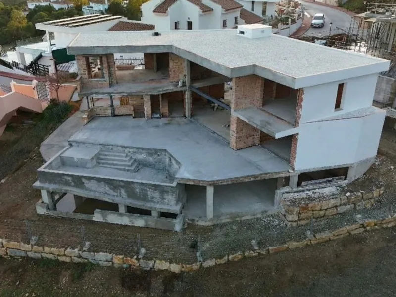 Discover this charming luxury villa in Mijas, a modern gem with panoramic sea and mountain views, designed to offer an unparalleled experience in the captivating setting and spectacular climate of the Costa del Sol.