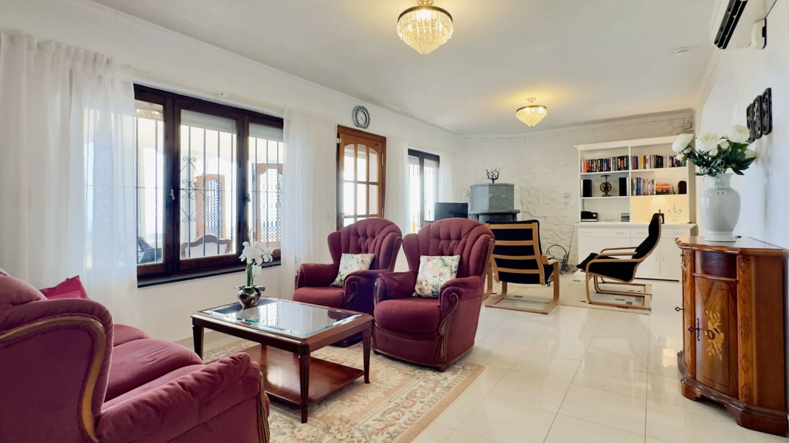 Villa with sea views in Mijas – a short drive from Fuengirola