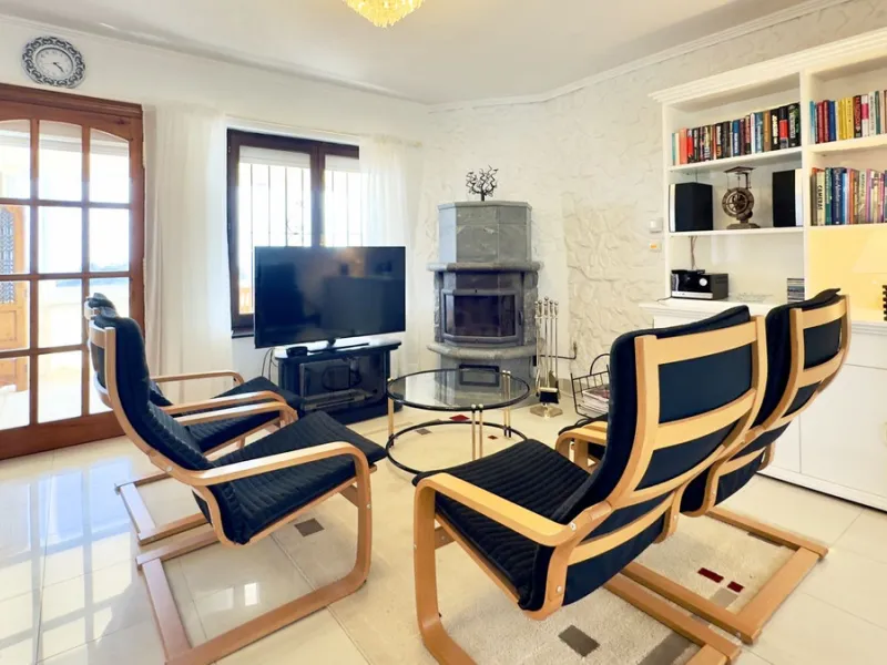 Villa with sea views in Mijas – a short drive from Fuengirola