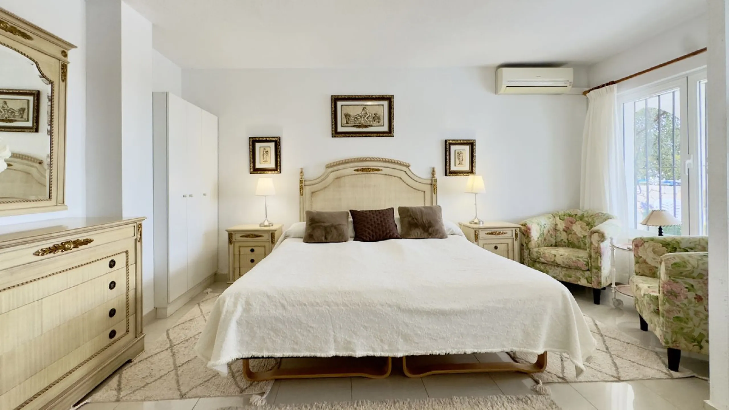 Villa with sea views in Mijas – a short drive from Fuengirola
