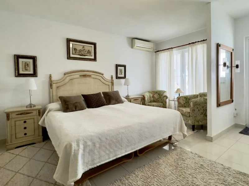 Villa with sea views in Mijas – a short drive from Fuengirola