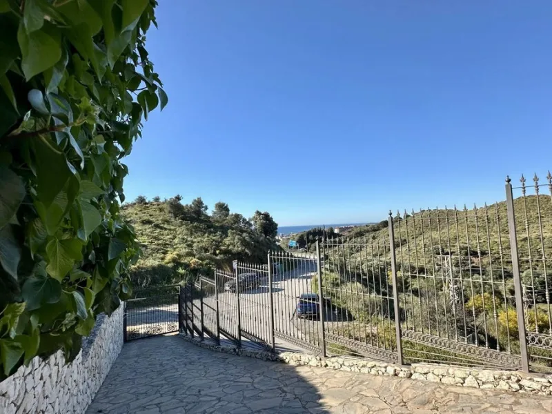 Villa with sea views in Mijas – a short drive from Fuengirola