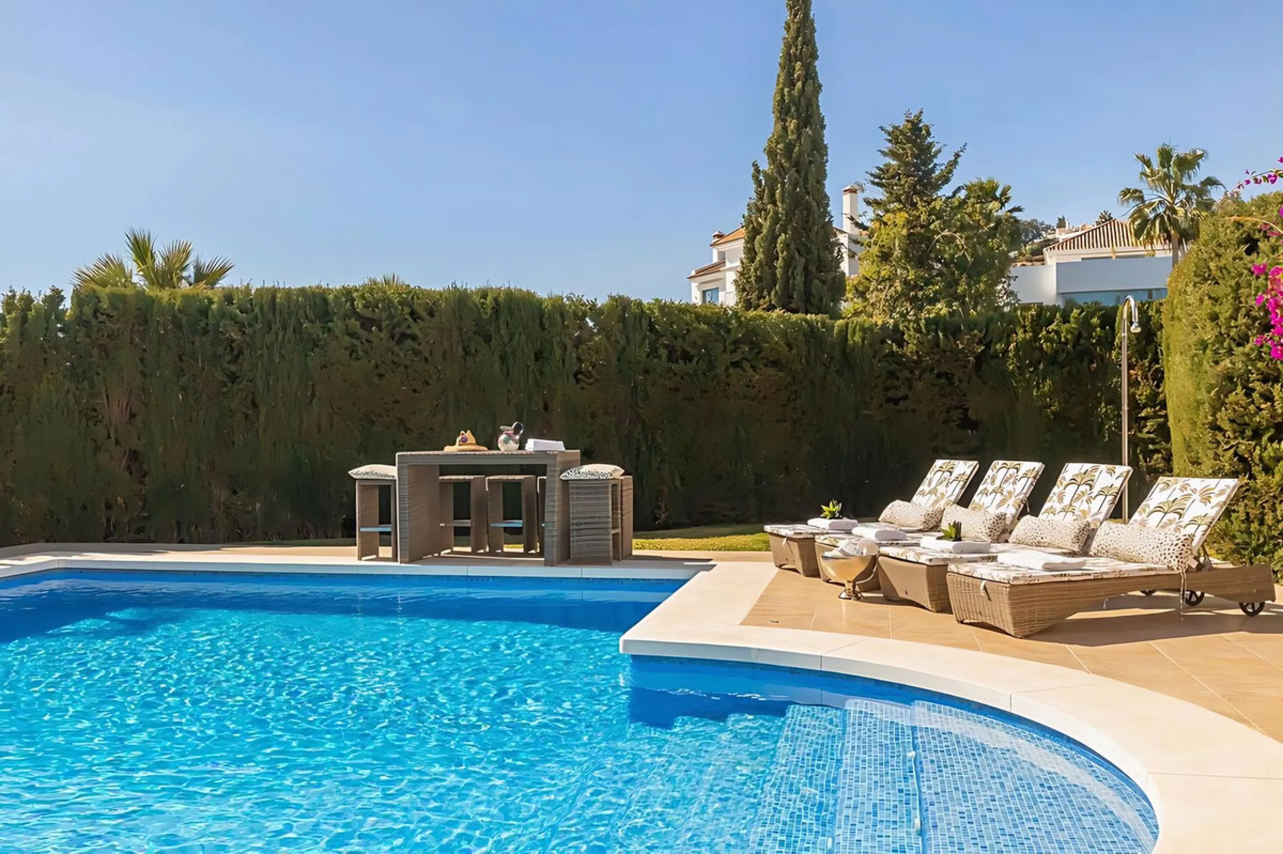 Villa Las Brisas is an immaculately presented detached villa located in the sought-after area of Paraiso Alto, offering a perfect blend of privacy, comfort, and contemporary family living.