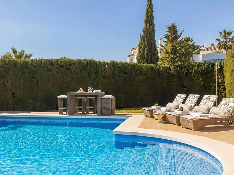 Villa Las Brisas is an immaculately presented detached villa located in the sought-after area of Paraiso Alto, offering a perfect blend of privacy, comfort, and contemporary family living.