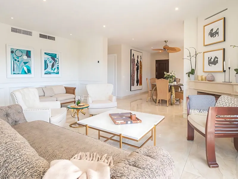 Villa Las Brisas is an immaculately presented detached villa located in the sought-after area of Paraiso Alto, offering a perfect blend of privacy, comfort, and contemporary family living.