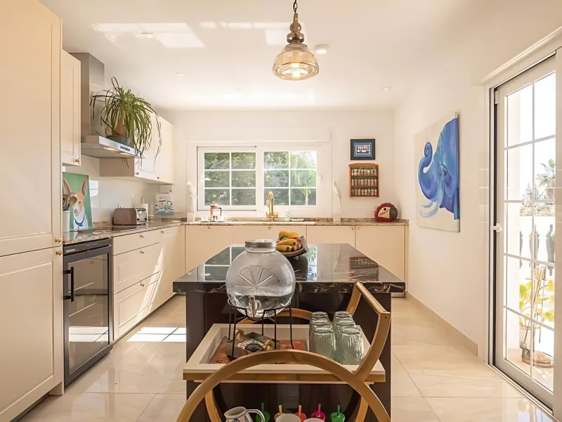 Villa Las Brisas is an immaculately presented detached villa located in the sought-after area of Paraiso Alto, offering a perfect blend of privacy, comfort, and contemporary family living.