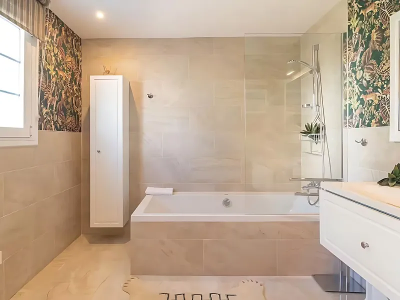 Villa Las Brisas is an immaculately presented detached villa located in the sought-after area of Paraiso Alto, offering a perfect blend of privacy, comfort, and contemporary family living.