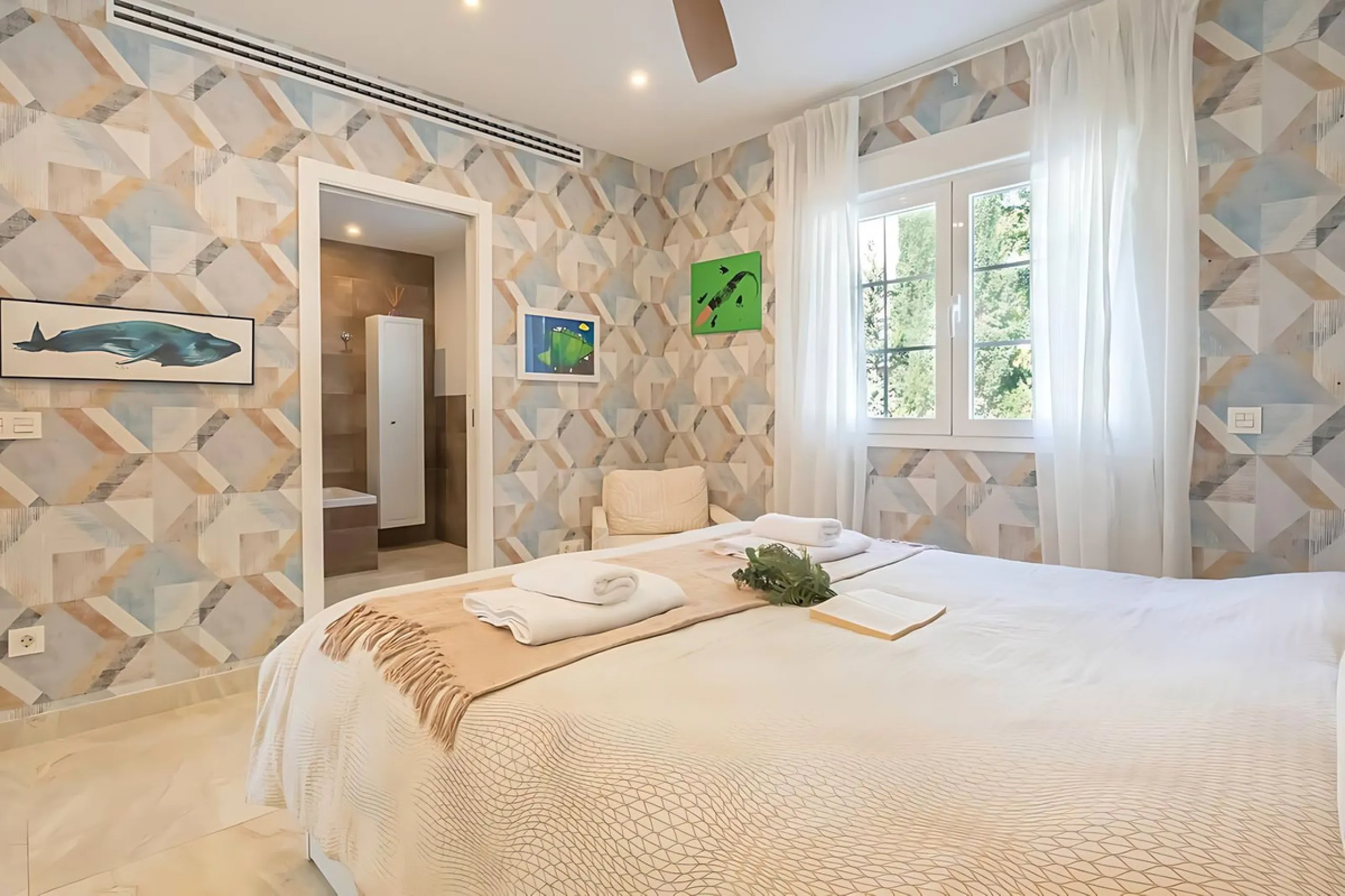 Villa Las Brisas is an immaculately presented detached villa located in the sought-after area of Paraiso Alto, offering a perfect blend of privacy, comfort, and contemporary family living.
