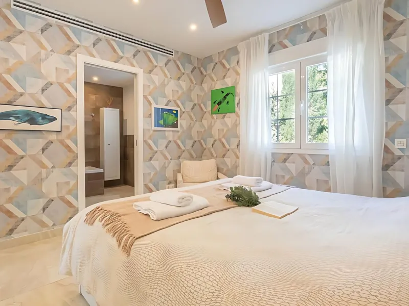 Villa Las Brisas is an immaculately presented detached villa located in the sought-after area of Paraiso Alto, offering a perfect blend of privacy, comfort, and contemporary family living.