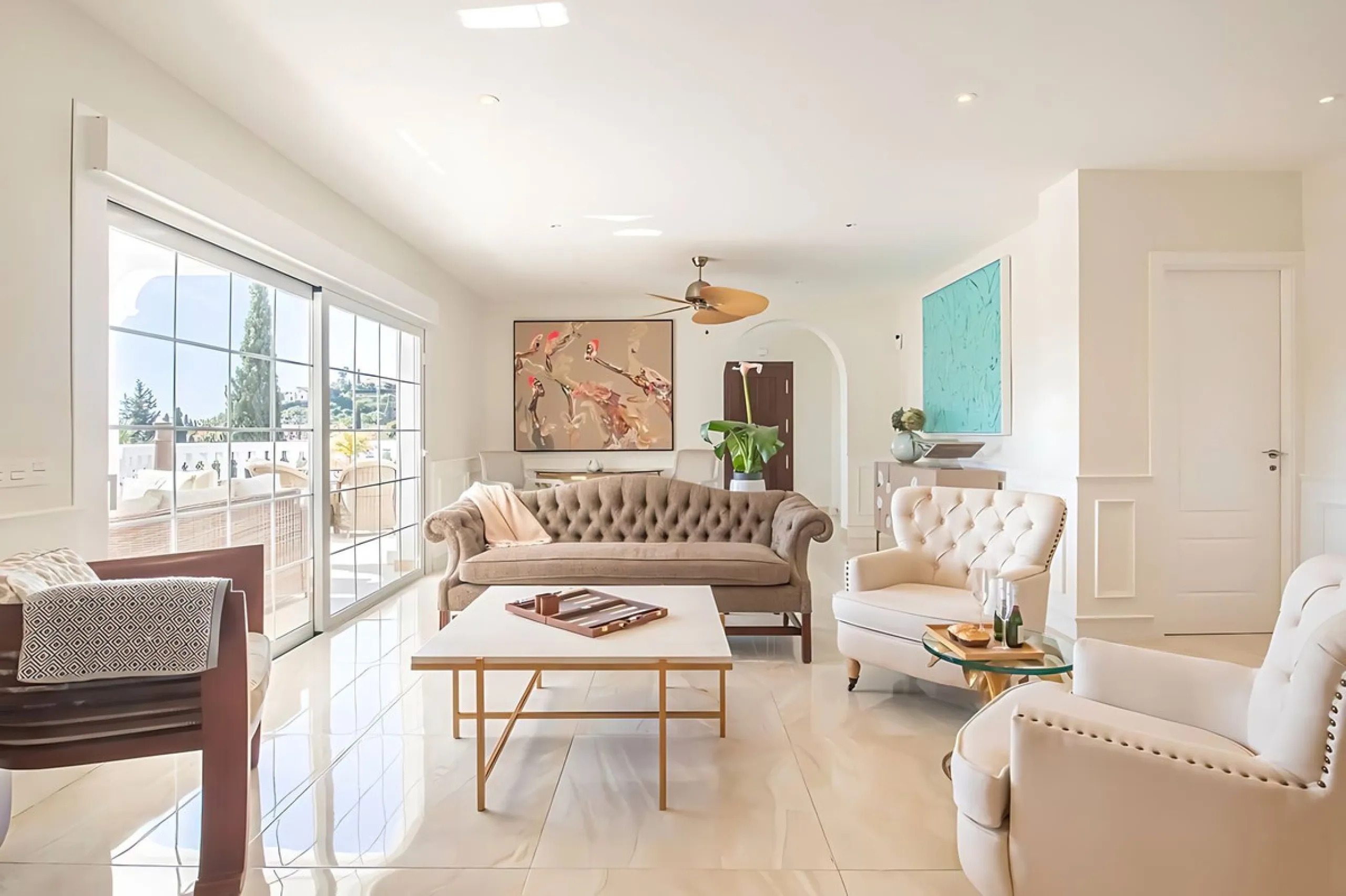Villa Las Brisas is an immaculately presented detached villa located in the sought-after area of Paraiso Alto, offering a perfect blend of privacy, comfort, and contemporary family living.