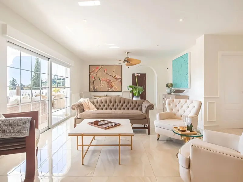 Villa Las Brisas is an immaculately presented detached villa located in the sought-after area of Paraiso Alto, offering a perfect blend of privacy, comfort, and contemporary family living.