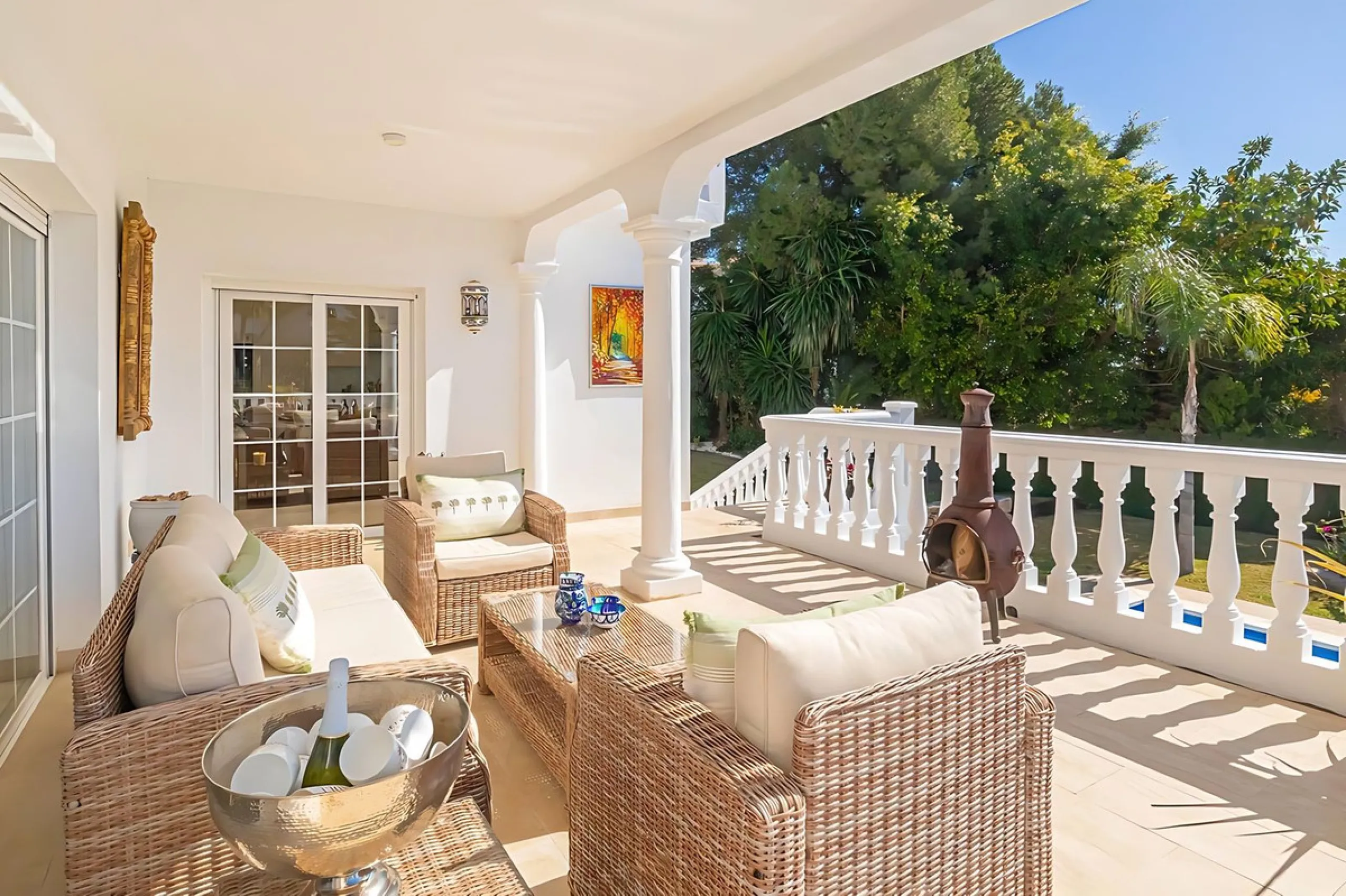 Villa Las Brisas is an immaculately presented detached villa located in the sought-after area of Paraiso Alto, offering a perfect blend of privacy, comfort, and contemporary family living.