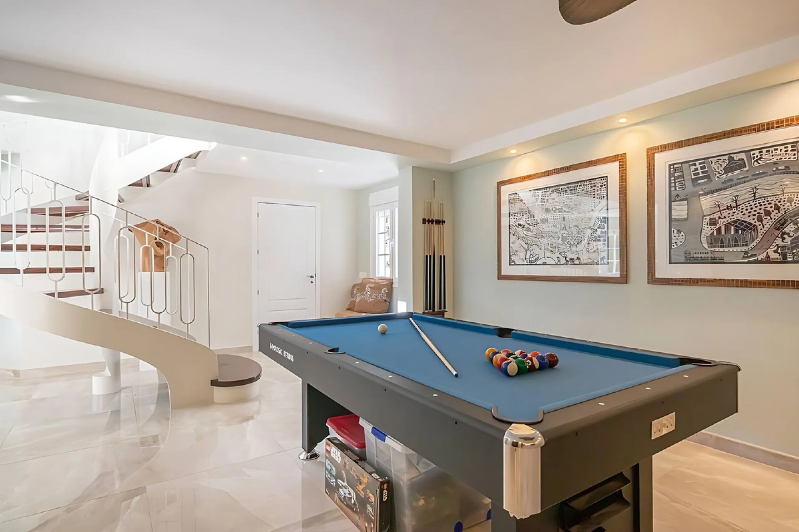 Villa Las Brisas is an immaculately presented detached villa located in the sought-after area of Paraiso Alto, offering a perfect blend of privacy, comfort, and contemporary family living.
