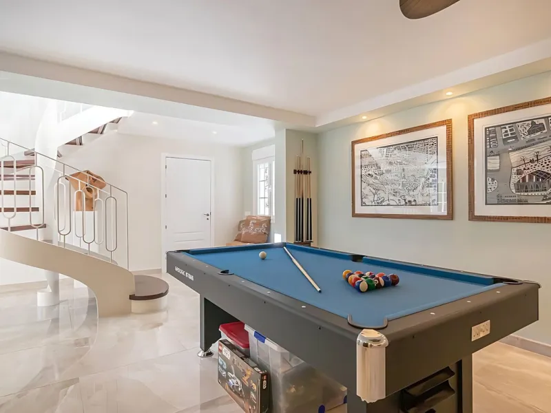 Villa Las Brisas is an immaculately presented detached villa located in the sought-after area of Paraiso Alto, offering a perfect blend of privacy, comfort, and contemporary family living.
