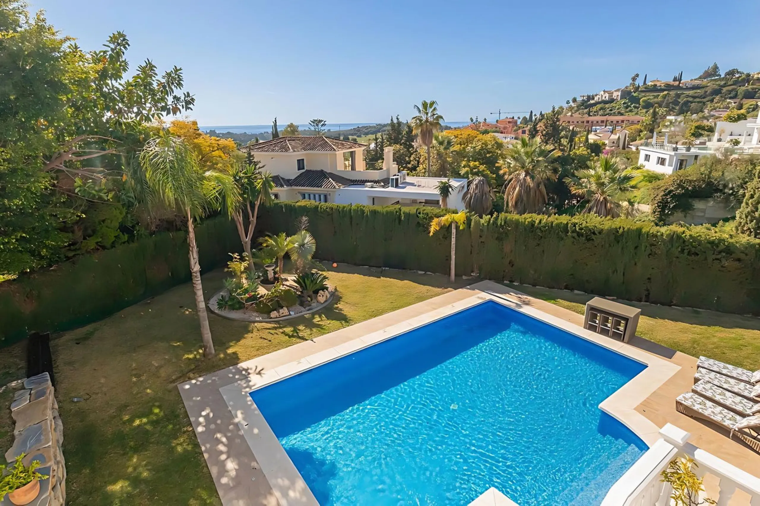 Villa Las Brisas is an immaculately presented detached villa located in the sought-after area of Paraiso Alto, offering a perfect blend of privacy, comfort, and contemporary family living.