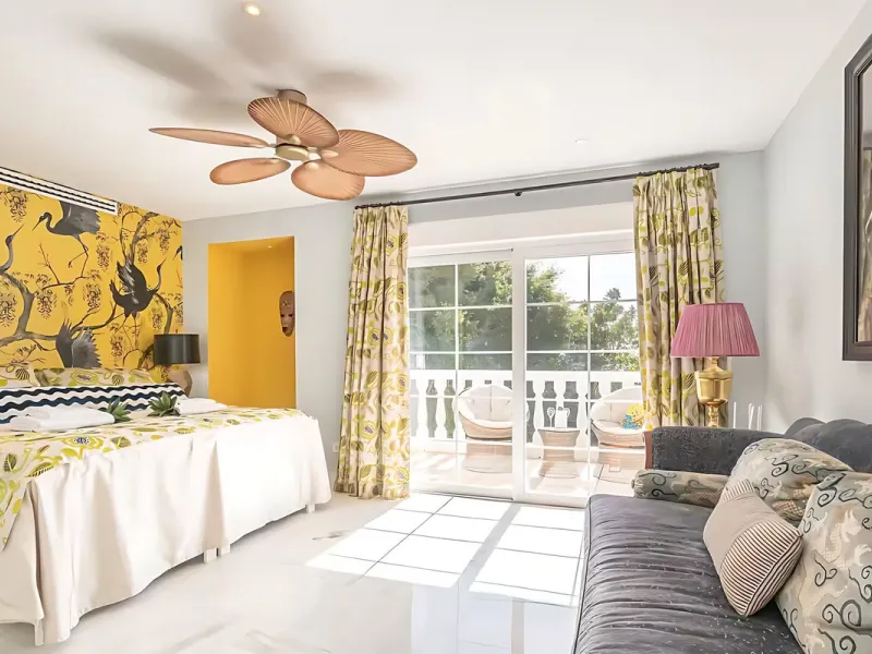 Villa Las Brisas is an immaculately presented detached villa located in the sought-after area of Paraiso Alto, offering a perfect blend of privacy, comfort, and contemporary family living.