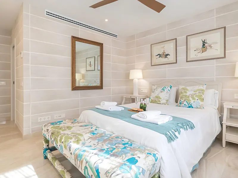 Villa Las Brisas is an immaculately presented detached villa located in the sought-after area of Paraiso Alto, offering a perfect blend of privacy, comfort, and contemporary family living.