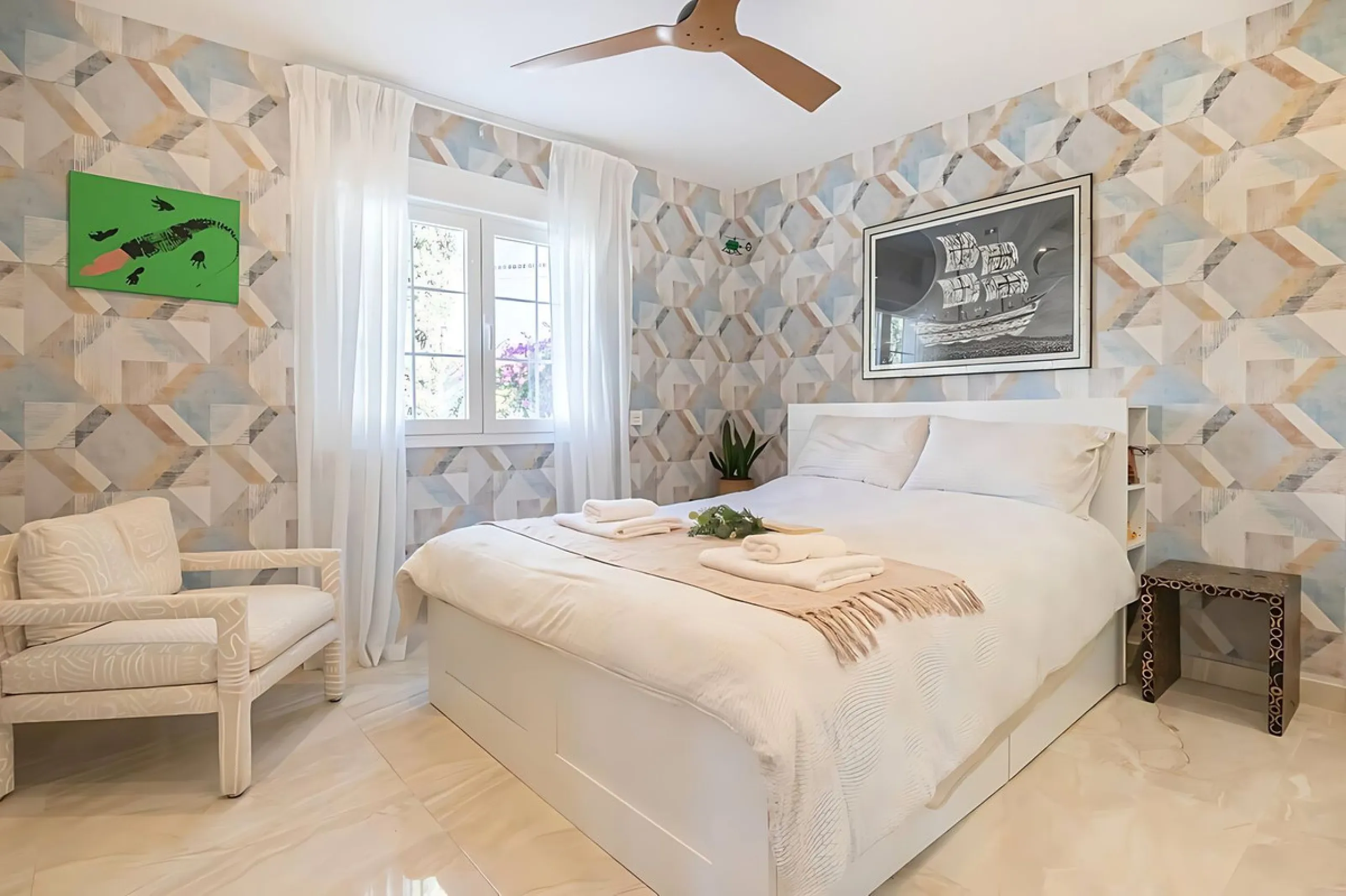 Villa Las Brisas is an immaculately presented detached villa located in the sought-after area of Paraiso Alto, offering a perfect blend of privacy, comfort, and contemporary family living.