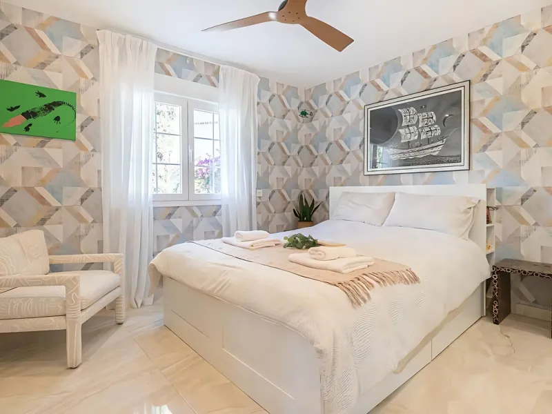 Villa Las Brisas is an immaculately presented detached villa located in the sought-after area of Paraiso Alto, offering a perfect blend of privacy, comfort, and contemporary family living.