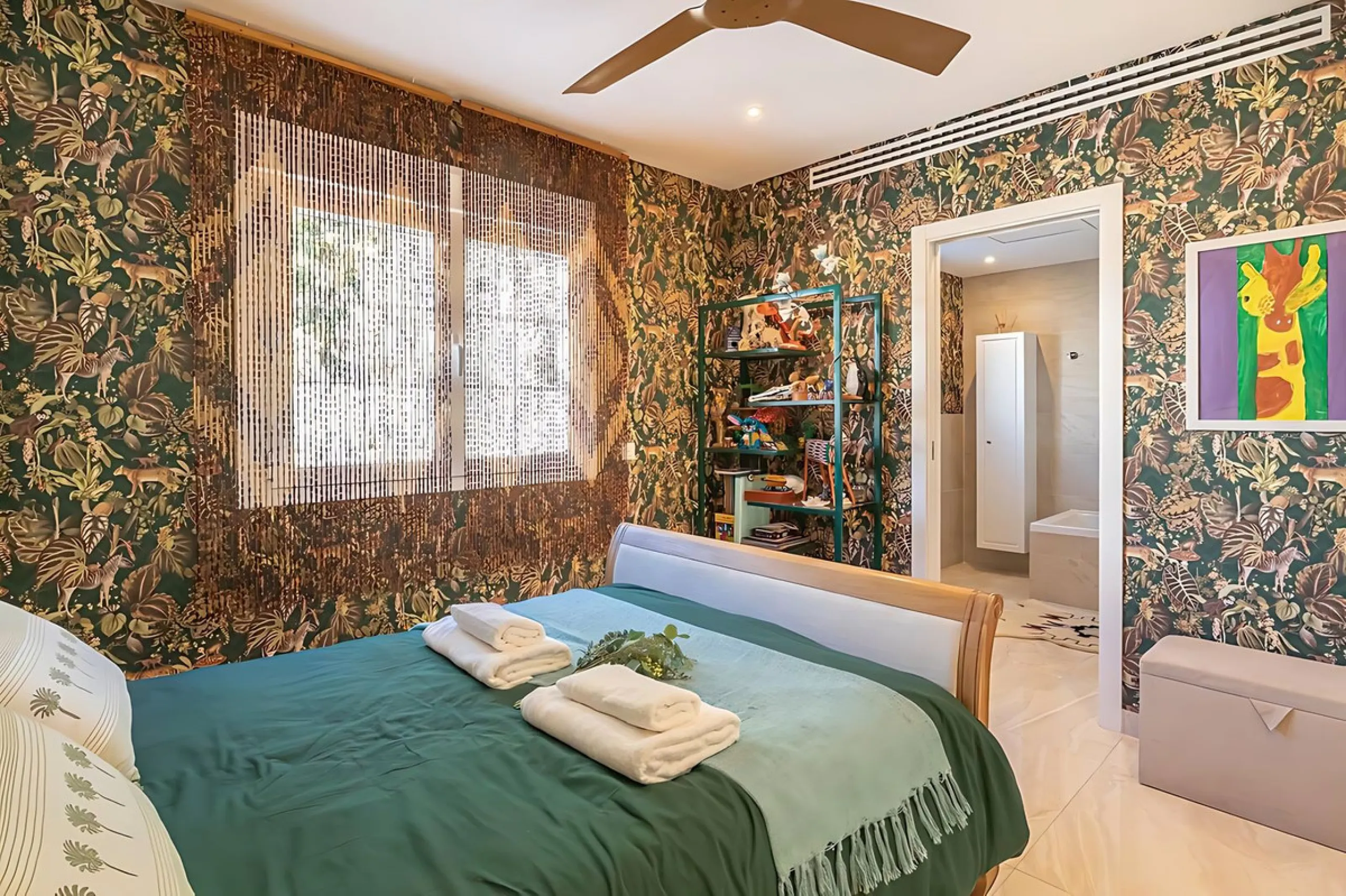 Villa Las Brisas is an immaculately presented detached villa located in the sought-after area of Paraiso Alto, offering a perfect blend of privacy, comfort, and contemporary family living.