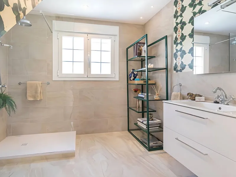 Villa Las Brisas is an immaculately presented detached villa located in the sought-after area of Paraiso Alto, offering a perfect blend of privacy, comfort, and contemporary family living.