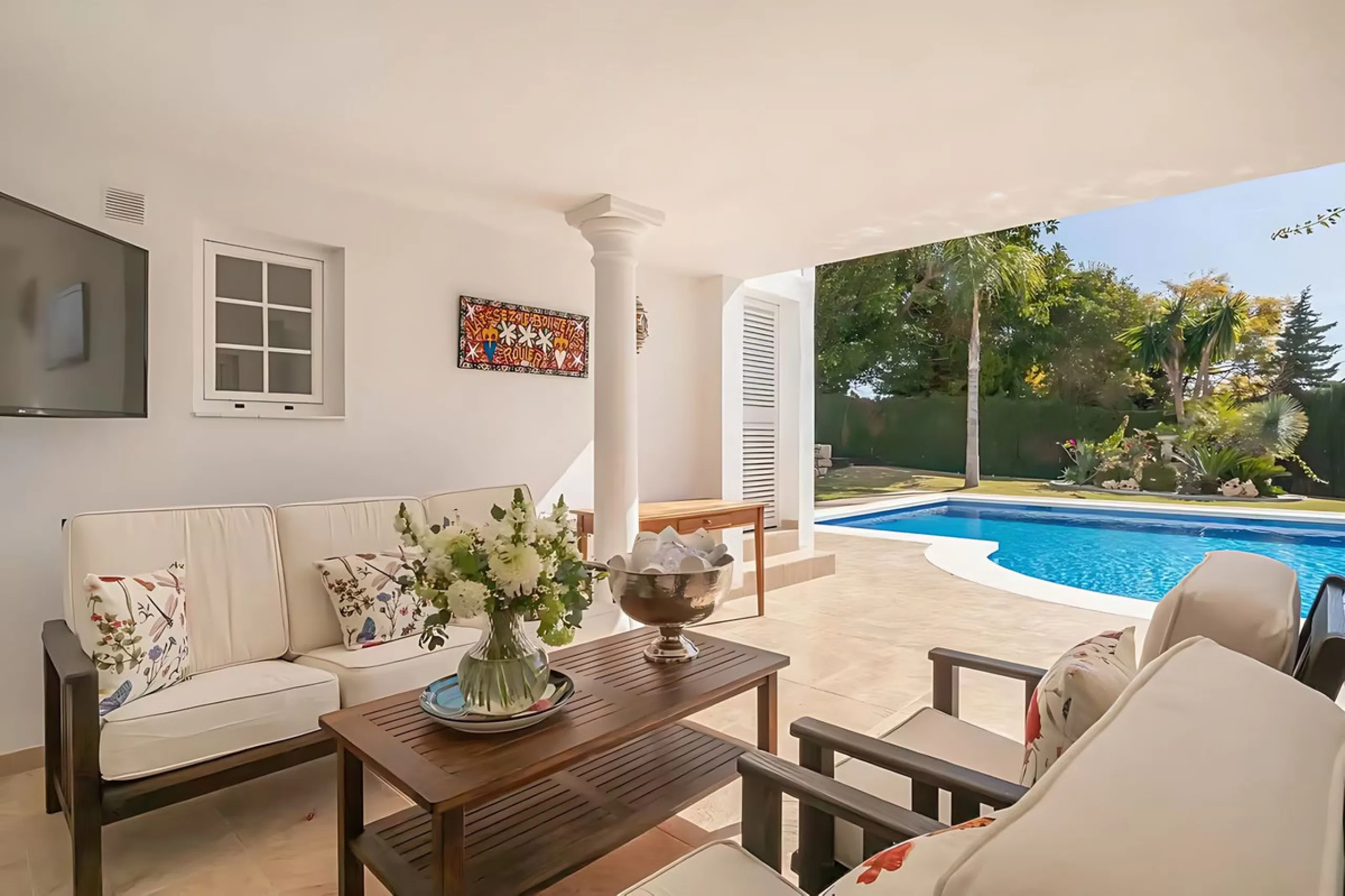 Villa Las Brisas is an immaculately presented detached villa located in the sought-after area of Paraiso Alto, offering a perfect blend of privacy, comfort, and contemporary family living.