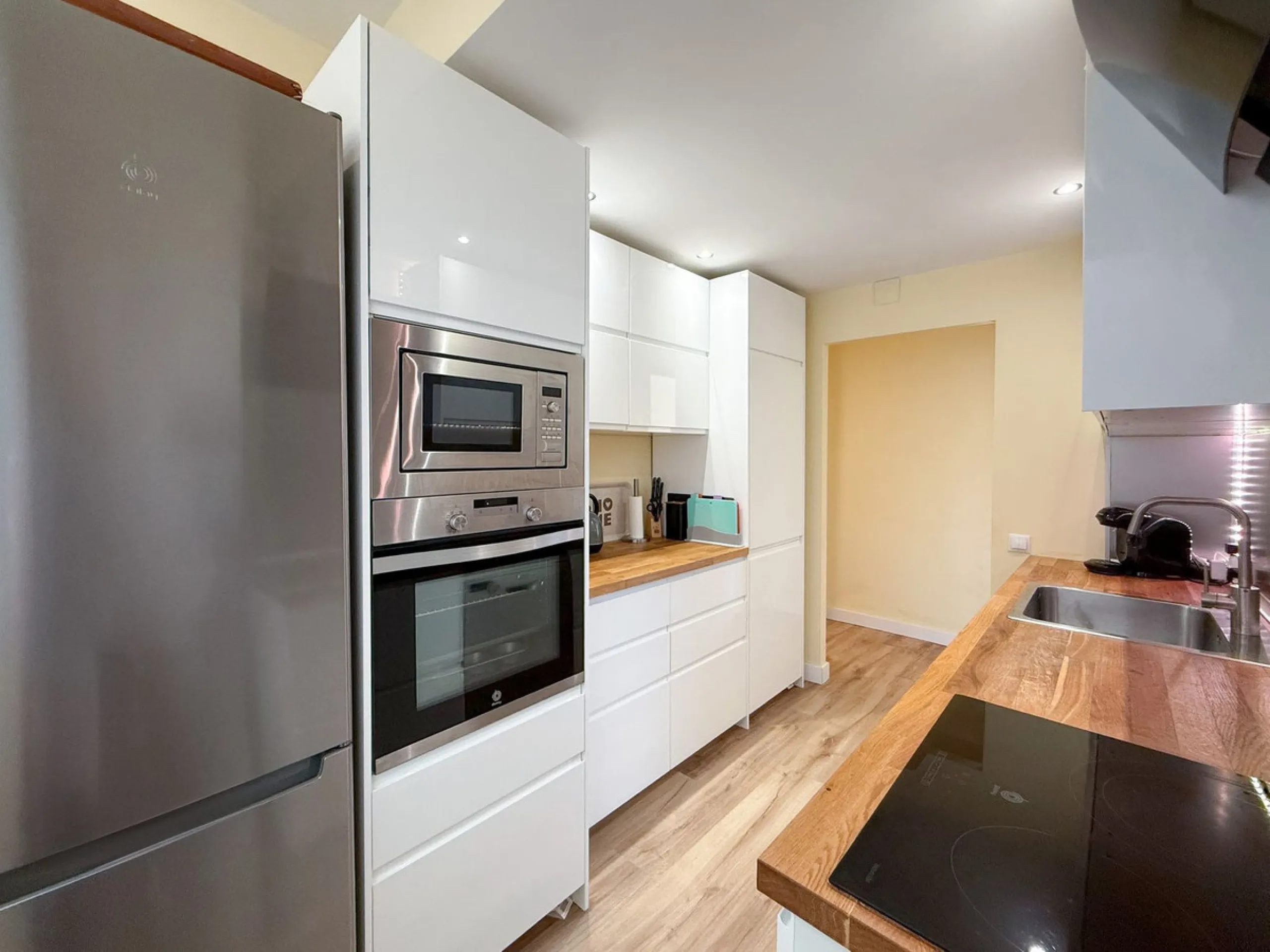 Fully Renovated Corner Apartment with Sea Views in the Heart of Arroyo de la Miel