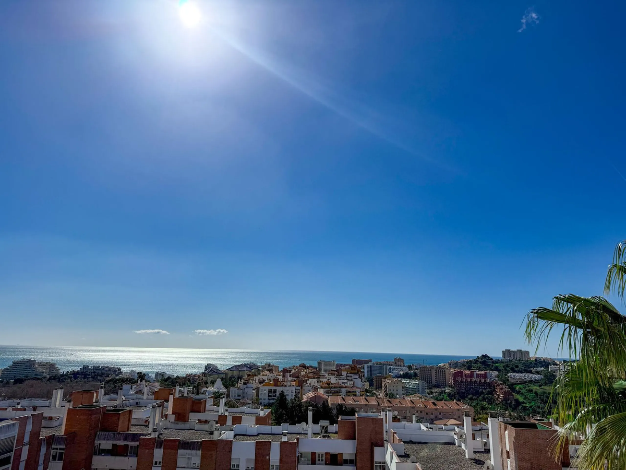Fully Renovated Corner Apartment with Sea Views in the Heart of Arroyo de la Miel