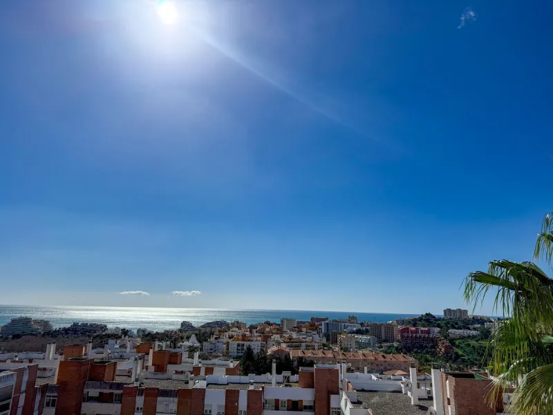 Fully Renovated Corner Apartment with Sea Views in the Heart of Arroyo de la Miel