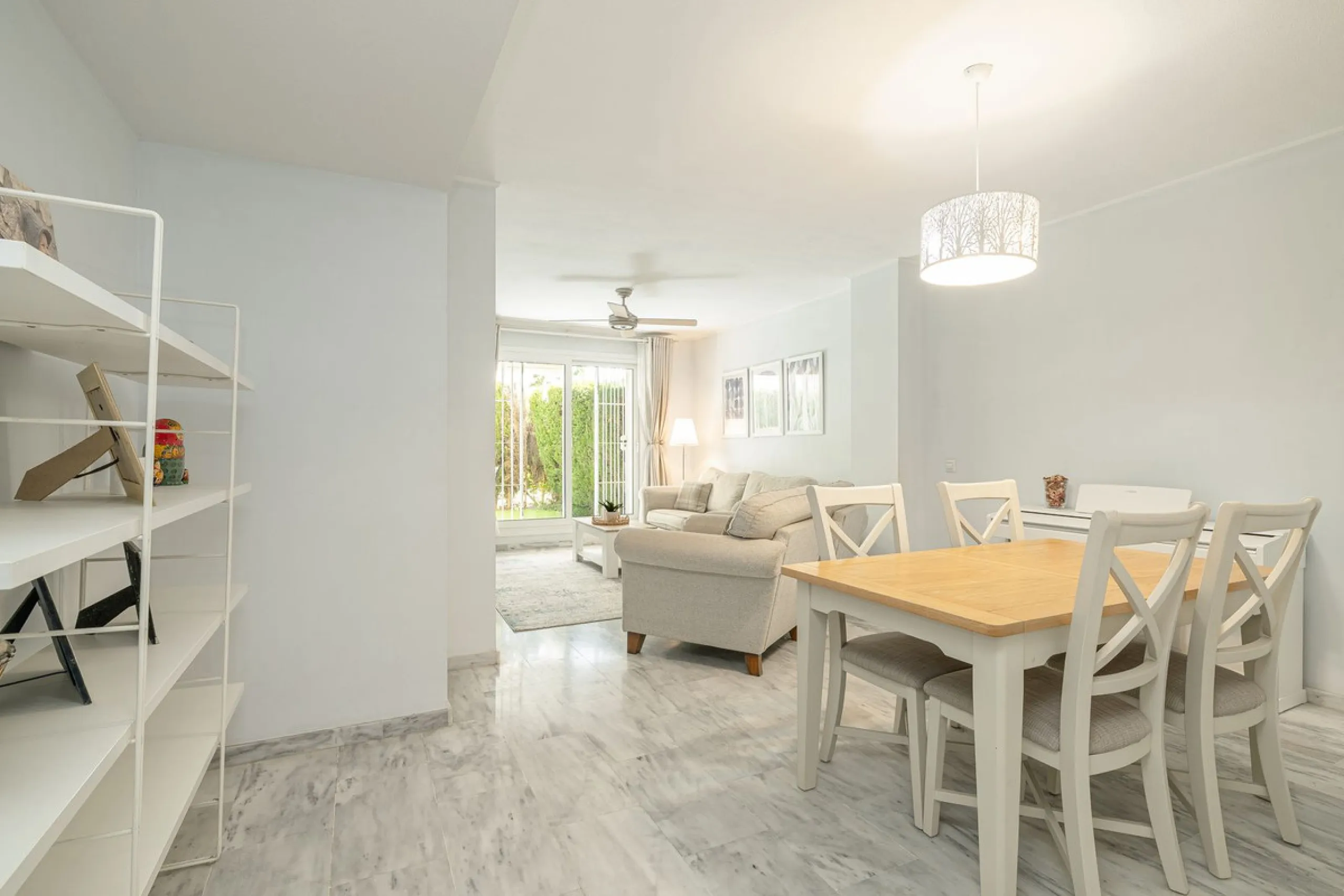 Beautiful and spacious 3-bedroom ground floor apartment located in Nueva Andalucía, Marbella. Set within a well-maintained and highly desirable community, the property is within walking distance of local amenities and the renowned Real Club de Pádel. The 