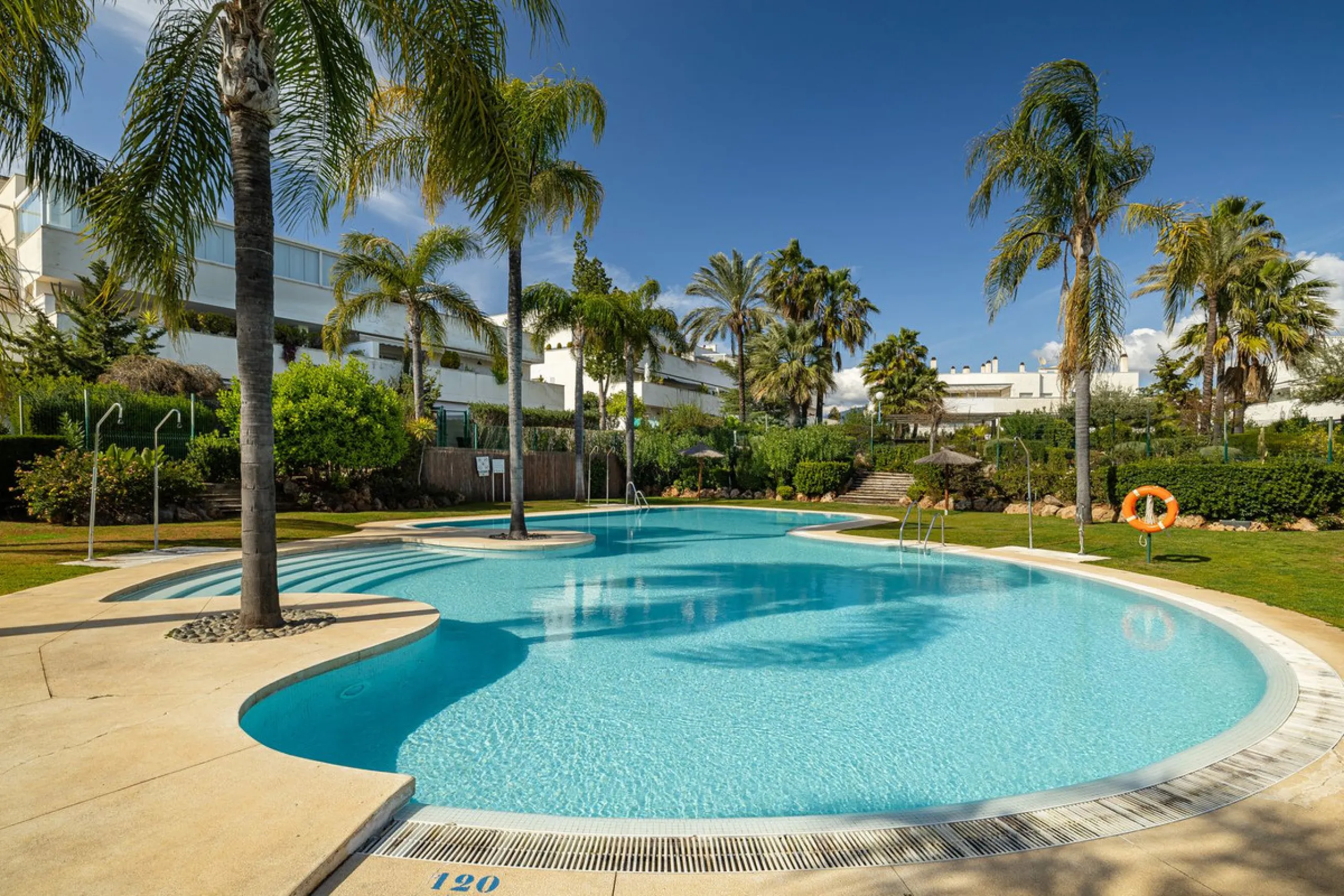 Beautiful and spacious 3-bedroom ground floor apartment located in Nueva Andalucía, Marbella. Set within a well-maintained and highly desirable community, the property is within walking distance of local amenities and the renowned Real Club de Pádel. The 