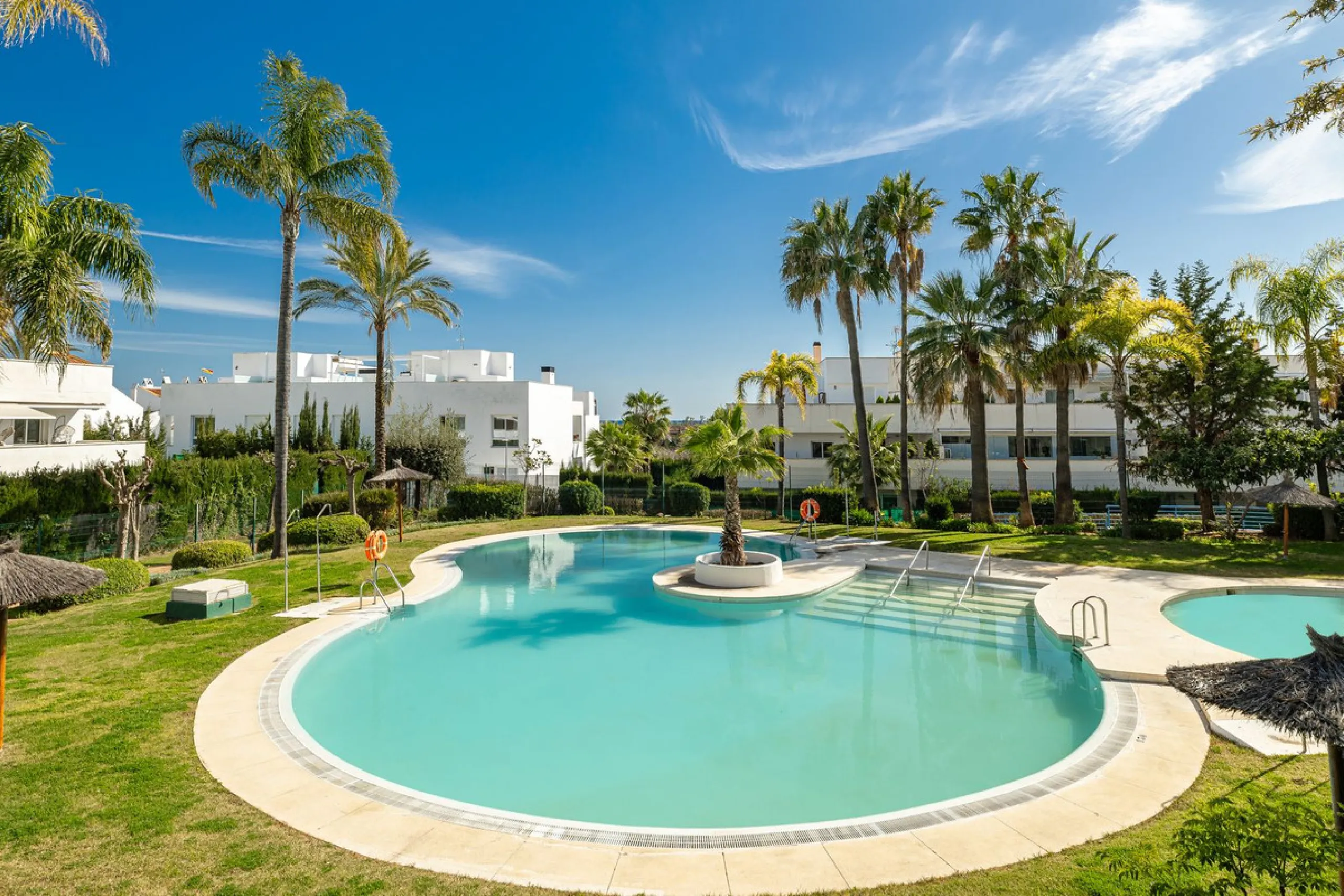 Beautiful and spacious 3-bedroom ground floor apartment located in Nueva Andalucía, Marbella. Set within a well-maintained and highly desirable community, the property is within walking distance of local amenities and the renowned Real Club de Pádel. The 