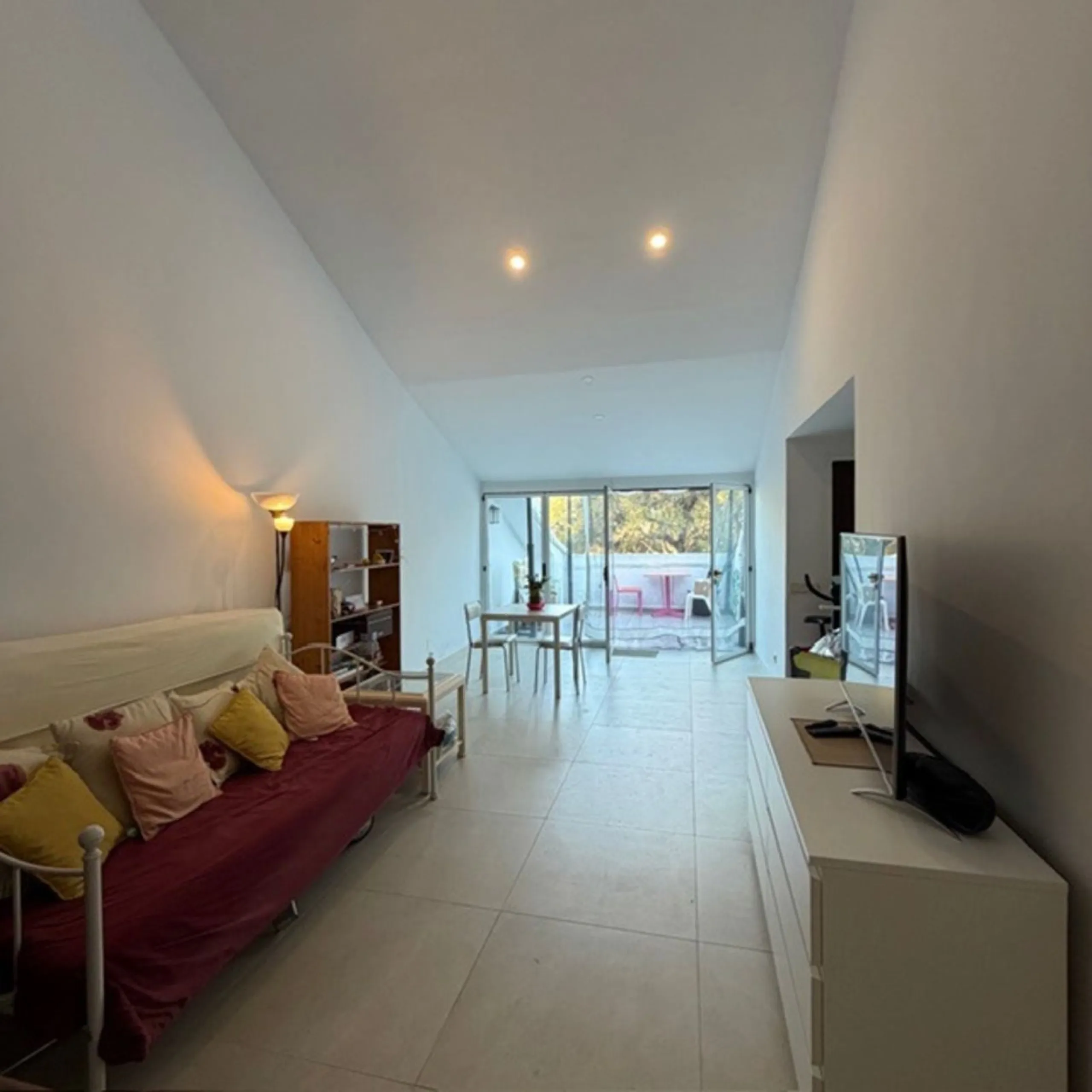 House - Townhouse в продаже в Marbella, Málaga. В доме 2 спален и 2 ванных комнат. Площадь дома 113 м²