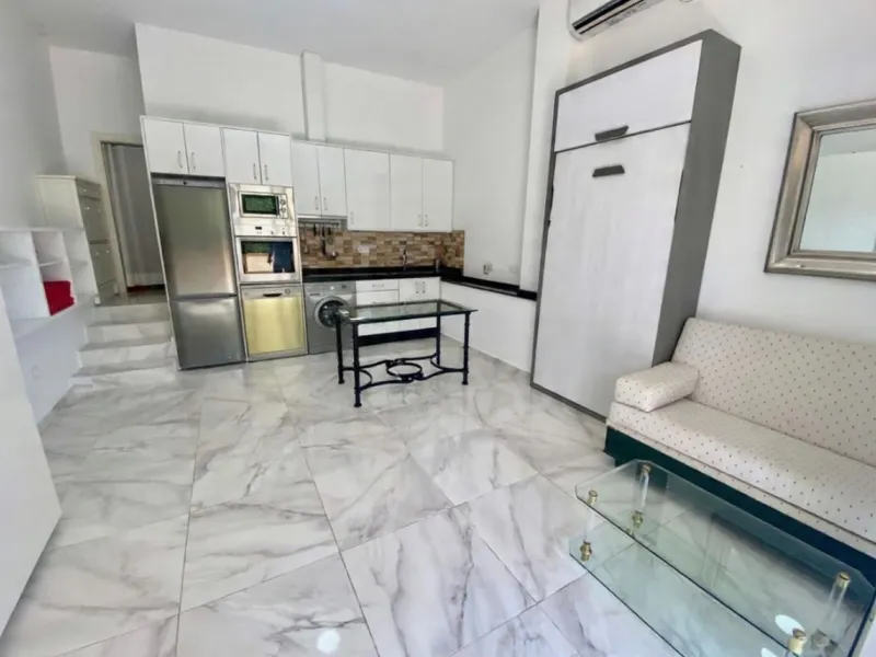 Well-designed and spacious townhouse for sale in Belgravia Club – one of Estepona's most sought-after frontline developments, offering truly spectacular and unobstructed sea views from several bedrooms and terraces. Here you live right by the sea and enjo