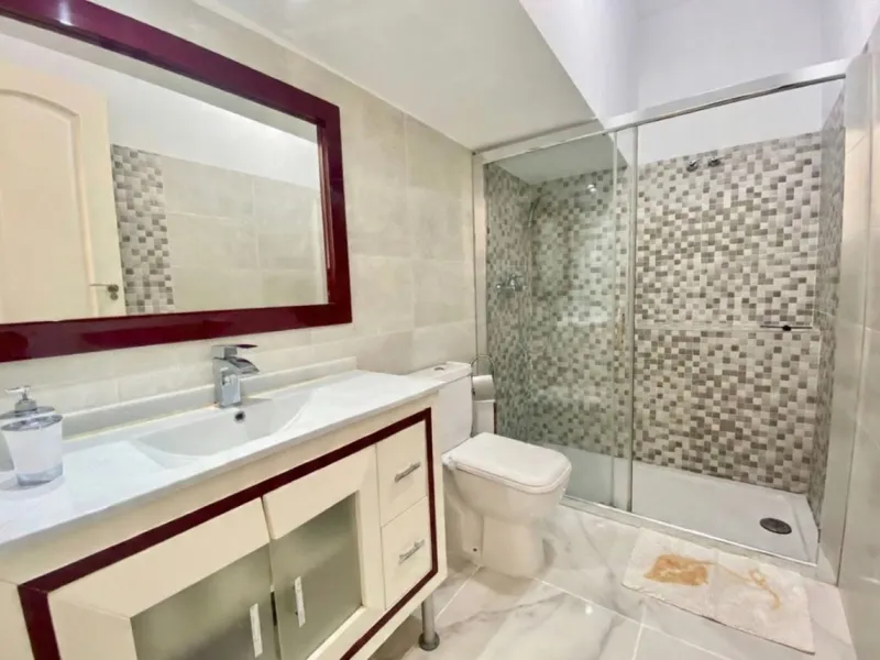 Well-designed and spacious townhouse for sale in Belgravia Club – one of Estepona's most sought-after frontline developments, offering truly spectacular and unobstructed sea views from several bedrooms and terraces. Here you live right by the sea and enjo