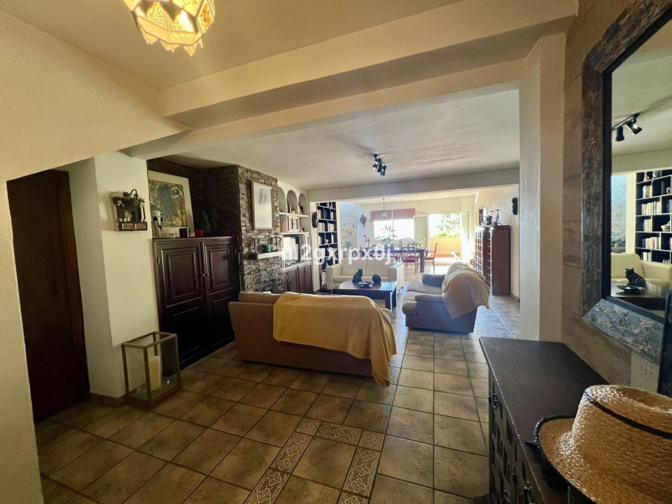House - Detached Villa в продаже в Marbella, Málaga. В доме 5 спален и 3 ванных комнат. Площадь дома 397 м². Площадь участка 1220 м²