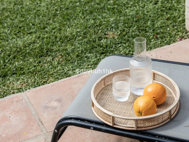 Luxury villa with an amazing tropical garden and a private pool, is a must see. This villa is completely modernized and for sale in El Coto, Fuengirola