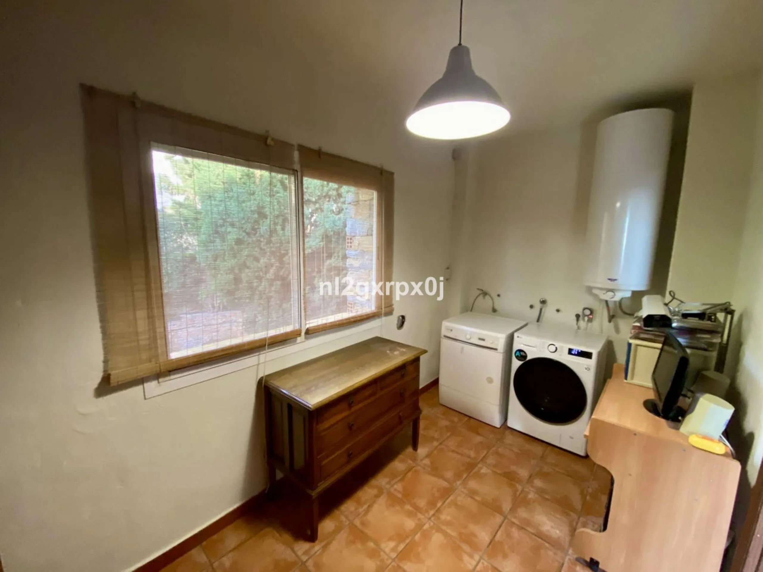 House - Detached Villa в продаже в Marbella, Málaga. В доме 5 спален и 3 ванных комнат. Площадь дома 397 м². Площадь участка 1220 м²