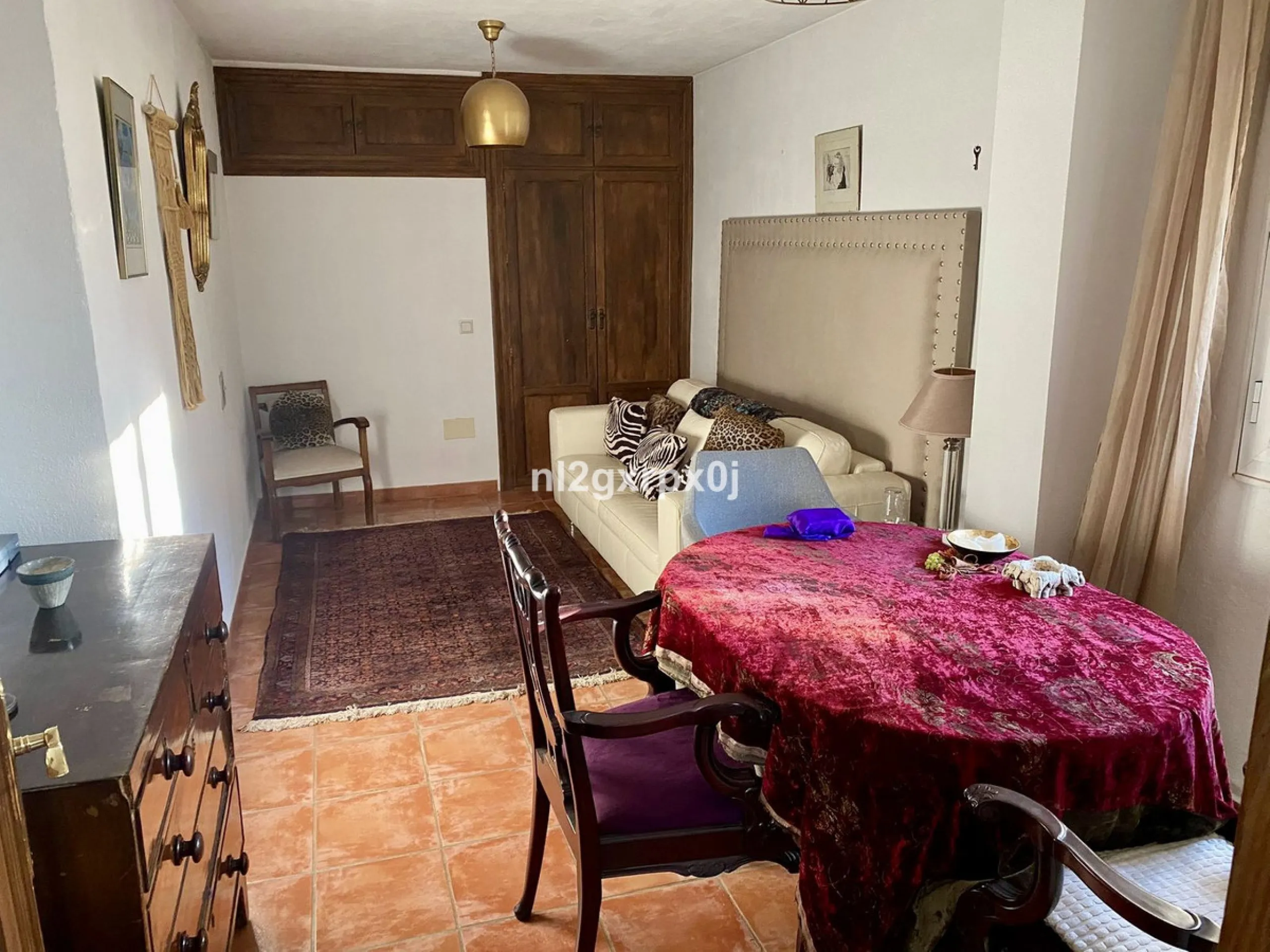 House - Detached Villa в продаже в Marbella, Málaga. В доме 5 спален и 3 ванных комнат. Площадь дома 397 м². Площадь участка 1220 м²
