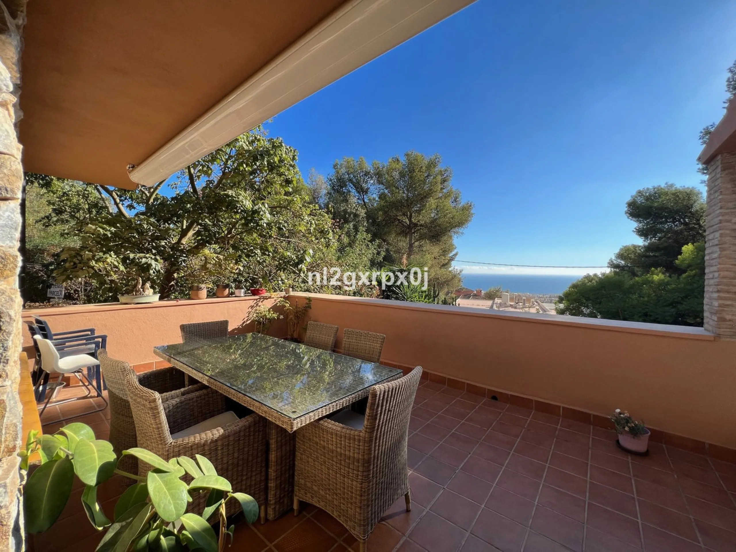 House - Detached Villa в продаже в Marbella, Málaga. В доме 5 спален и 3 ванных комнат. Площадь дома 397 м². Площадь участка 1220 м²