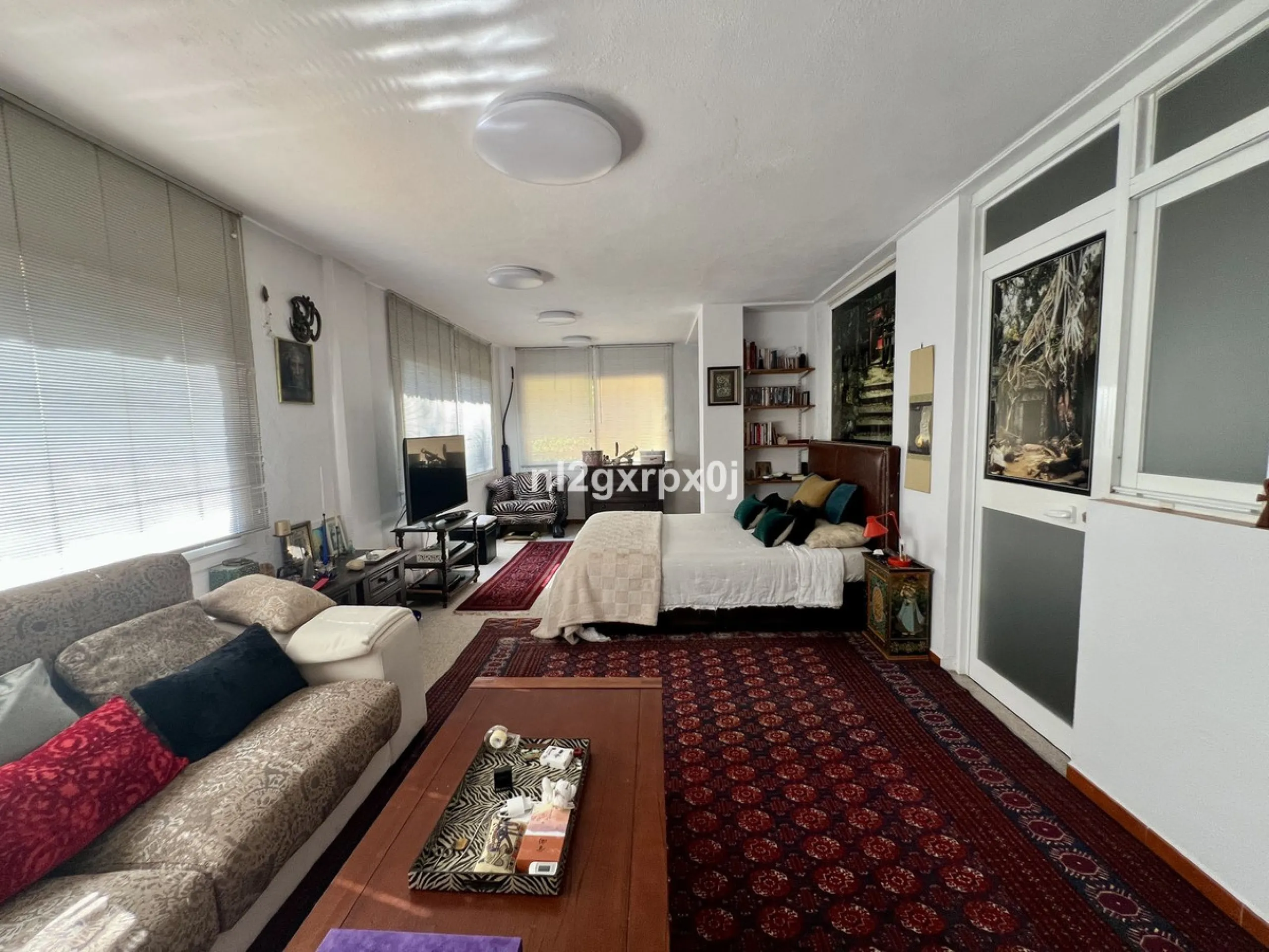 House - Detached Villa в продаже в Marbella, Málaga. В доме 5 спален и 3 ванных комнат. Площадь дома 397 м². Площадь участка 1220 м²