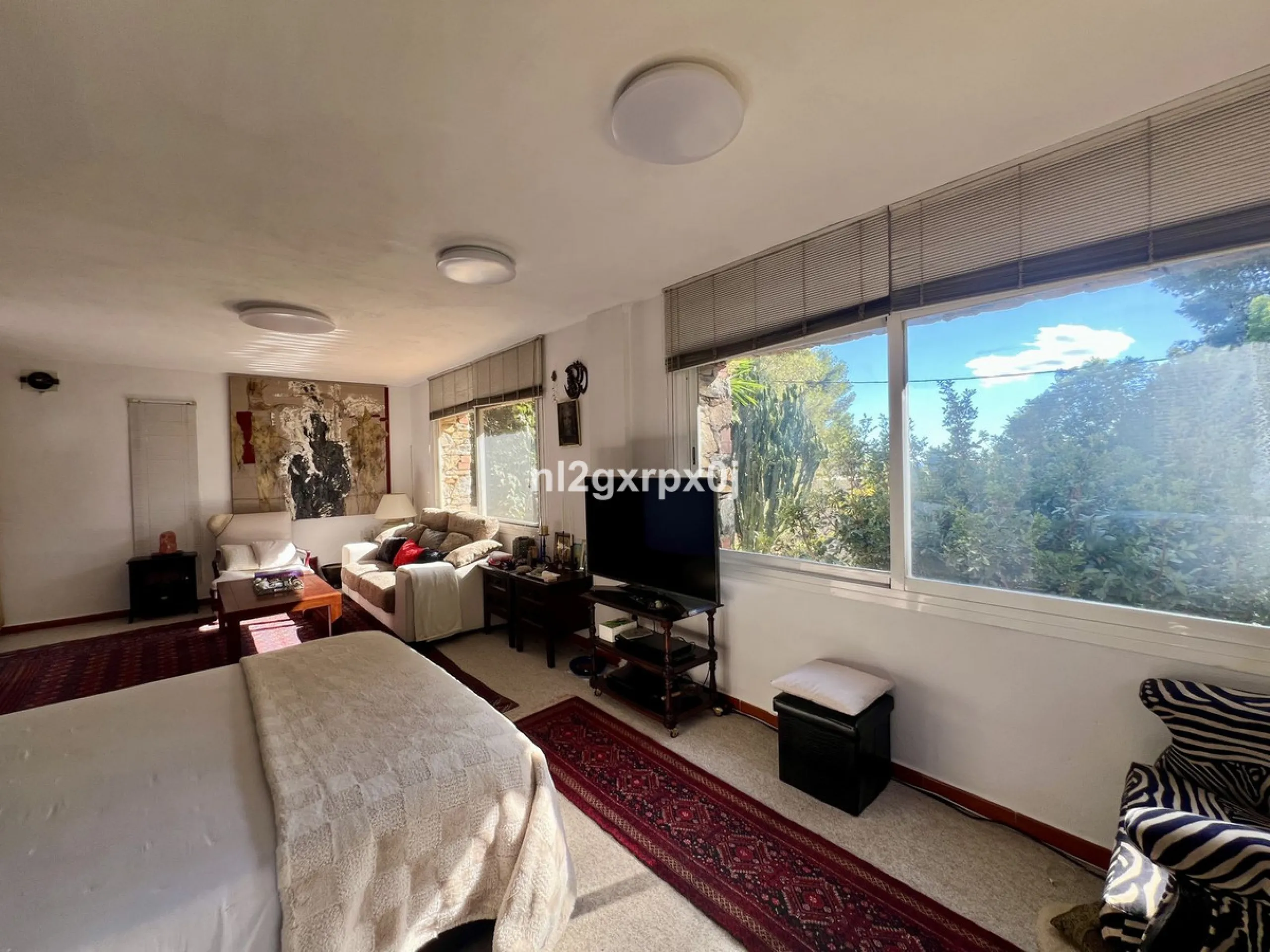House - Detached Villa в продаже в Marbella, Málaga. В доме 5 спален и 3 ванных комнат. Площадь дома 397 м². Площадь участка 1220 м²