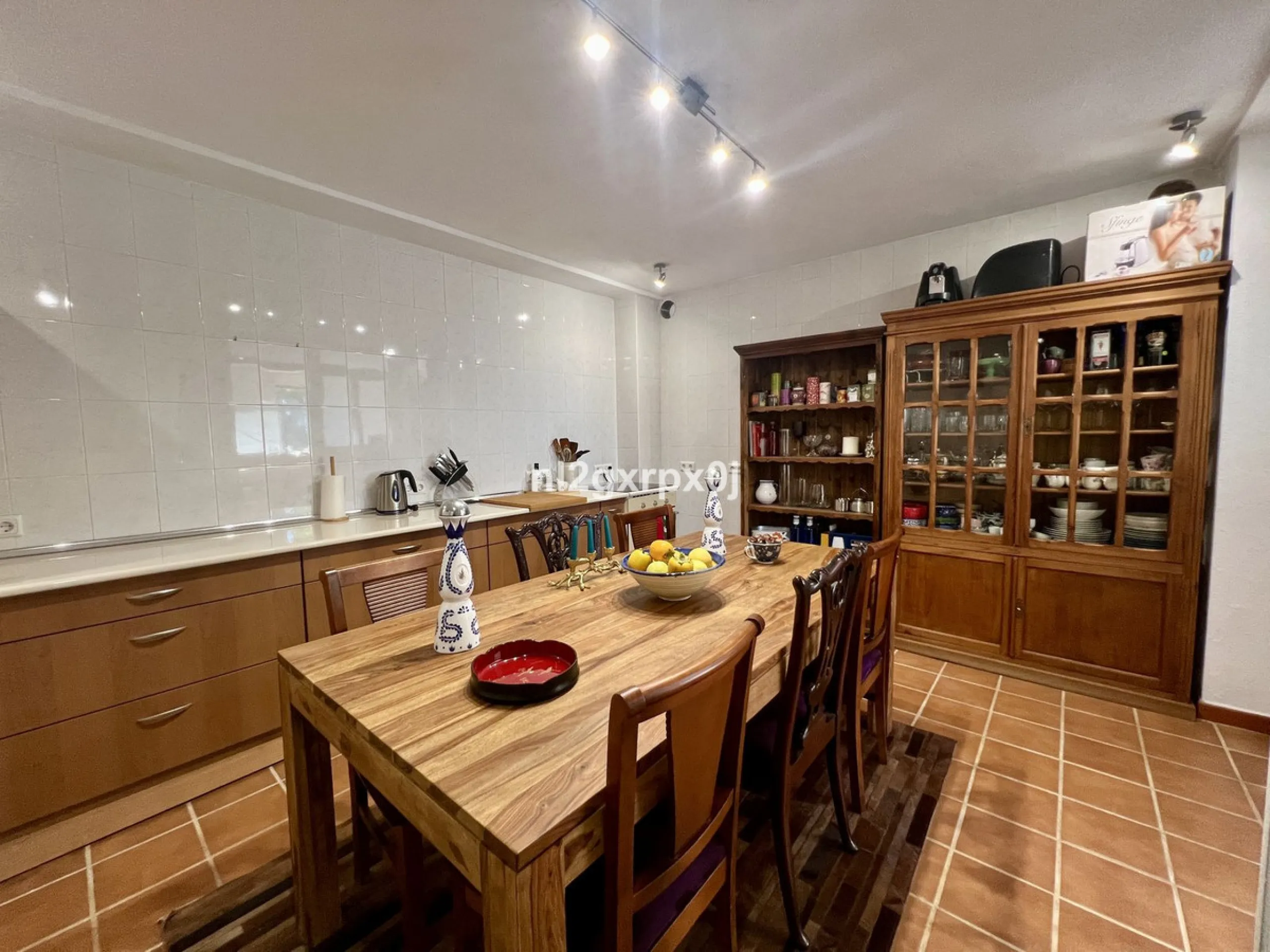 House - Detached Villa в продаже в Marbella, Málaga. В доме 5 спален и 3 ванных комнат. Площадь дома 397 м². Площадь участка 1220 м²